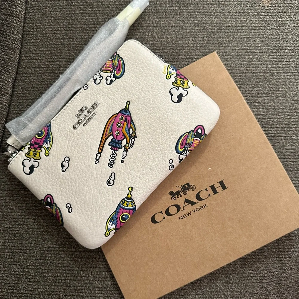 Coach rocket zip wristlet nwt in package comes with gift box - Picture 1 of 7